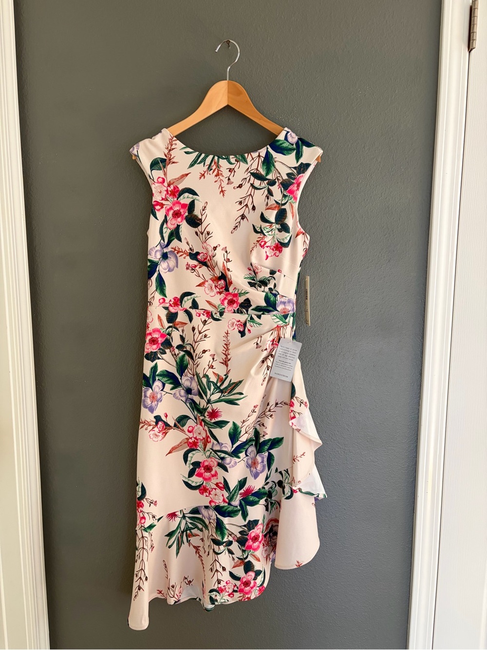 Eliza J Pink Floral Ruffle Midi Dress NWT
Size 4